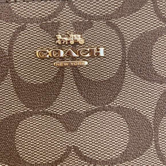 Coach Large Wristlet - Picture 4 of 8